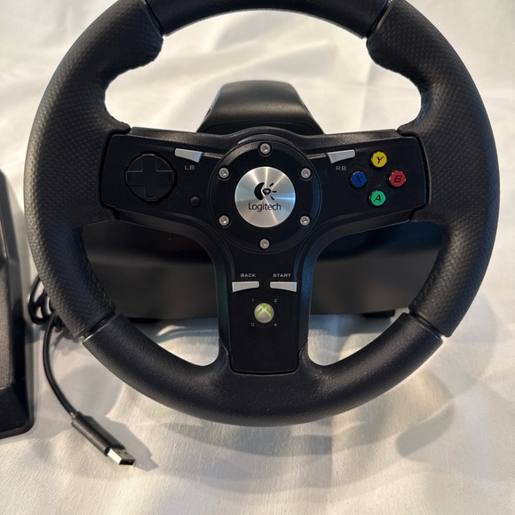 Logitech DriveFX Racing Wheel & Pedals XBOX 360 Axial Feedback - Picture 2 of 8